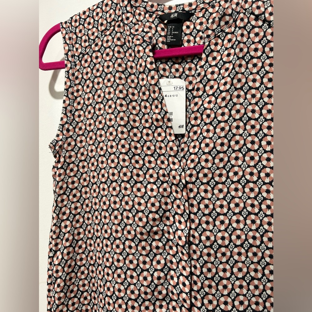H&M sleeveless lightweight blouse. Size 4. 100% Polyester